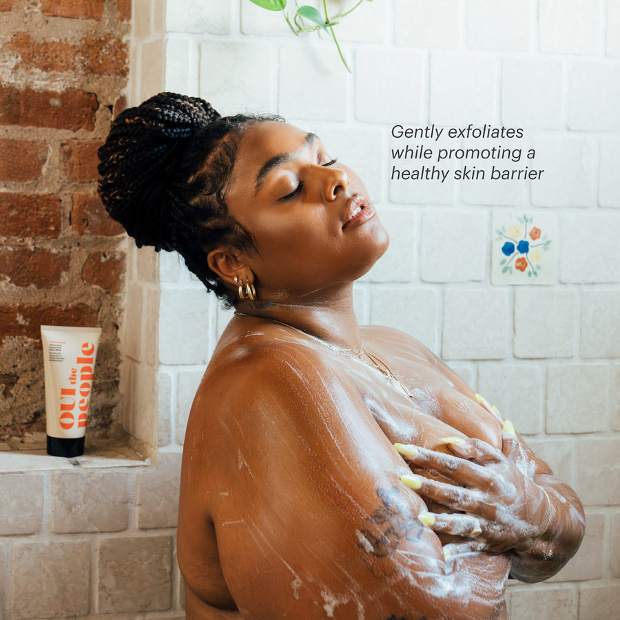 Lactic Acid Body Wash Model in Shower | Oui the People